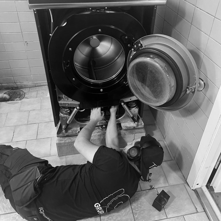 IC Gruppen Facility Maintenance Fastighetsservice Underhåll Avfallshantering Lokalvård Trädgård Utemiljö Allmänna Ytor Grönområden Hantverkstjänster Snicker Måleri Plattsättning ROT OVK Markskötsel Malmö Skåne